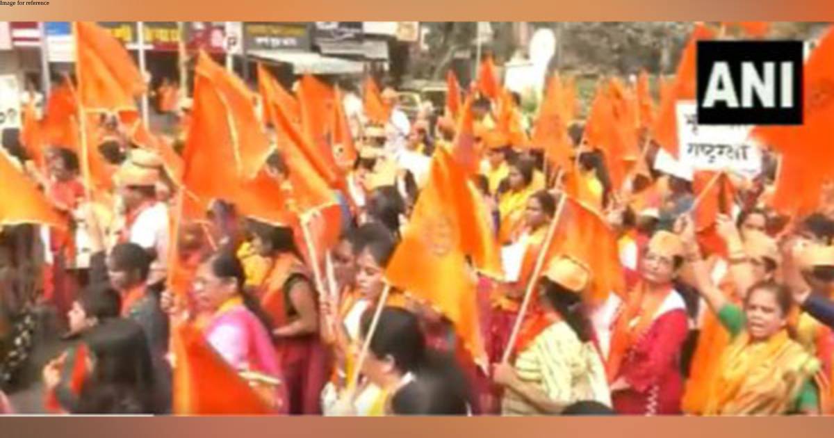 Hundreds march in Mumbai against 